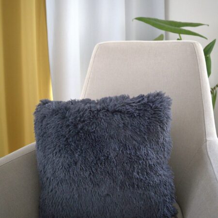 Dekorativer Kissenbezug Shaggy 45/45 aus Polyester- Grau