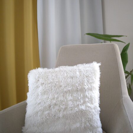 Dekorativer Kissenbezug Shaggy 45/45 aus Polyester- Creme